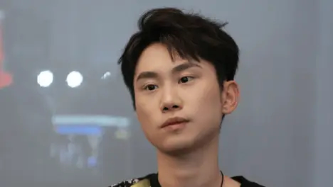 BIN调侃TheShy引发电竞圈热议，选手关系与团队状态成焦点